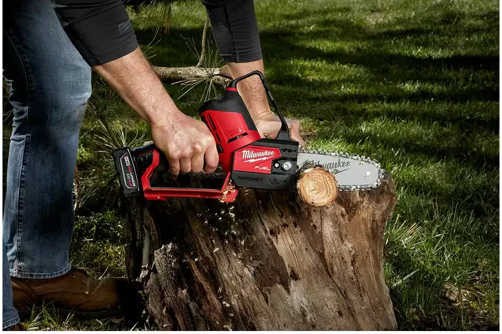 2527-21 Milwaukee M12 Fuel Hatchet 6" Pruning Saw Kit