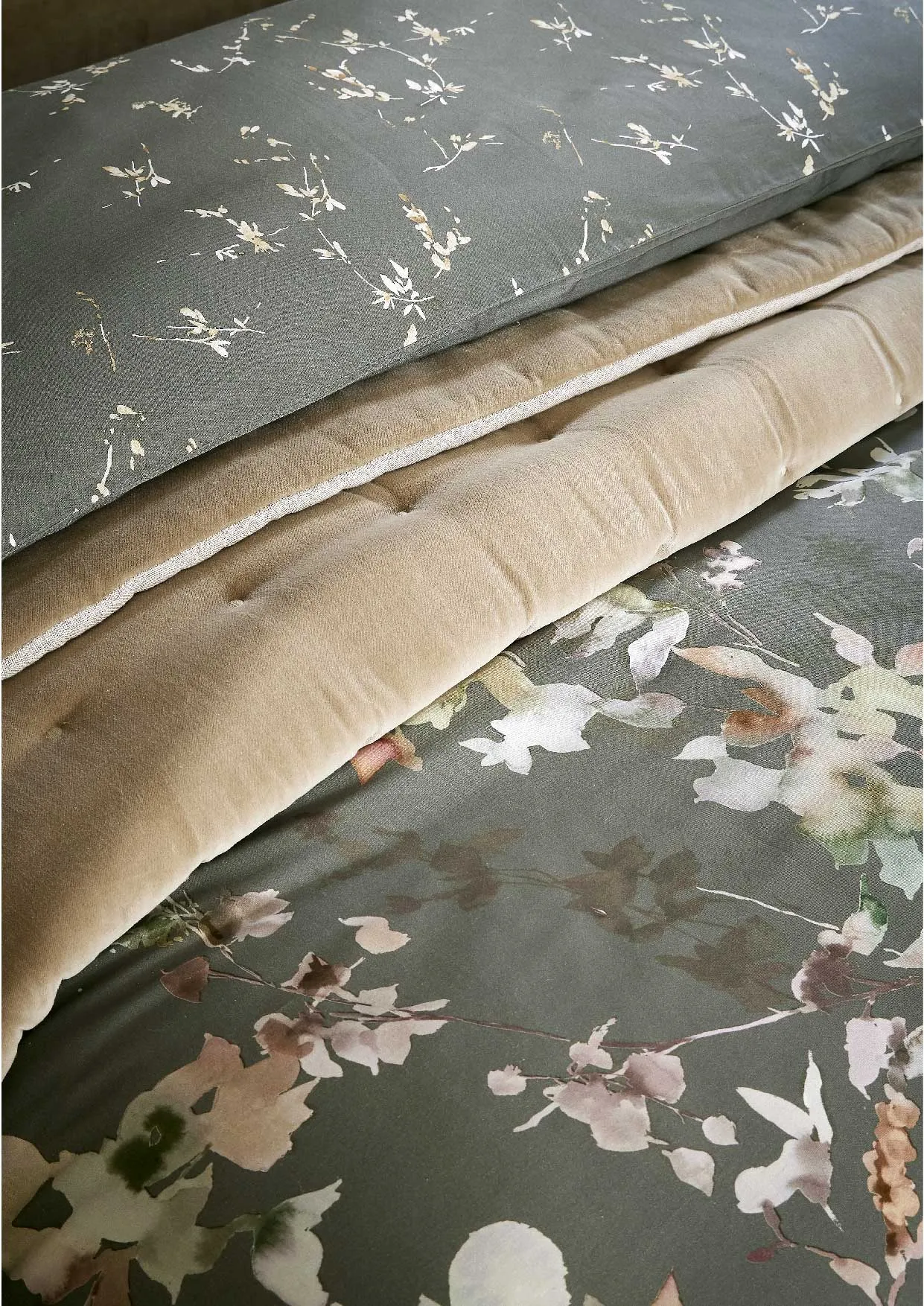 Christy Botanical Forest Comforter Set