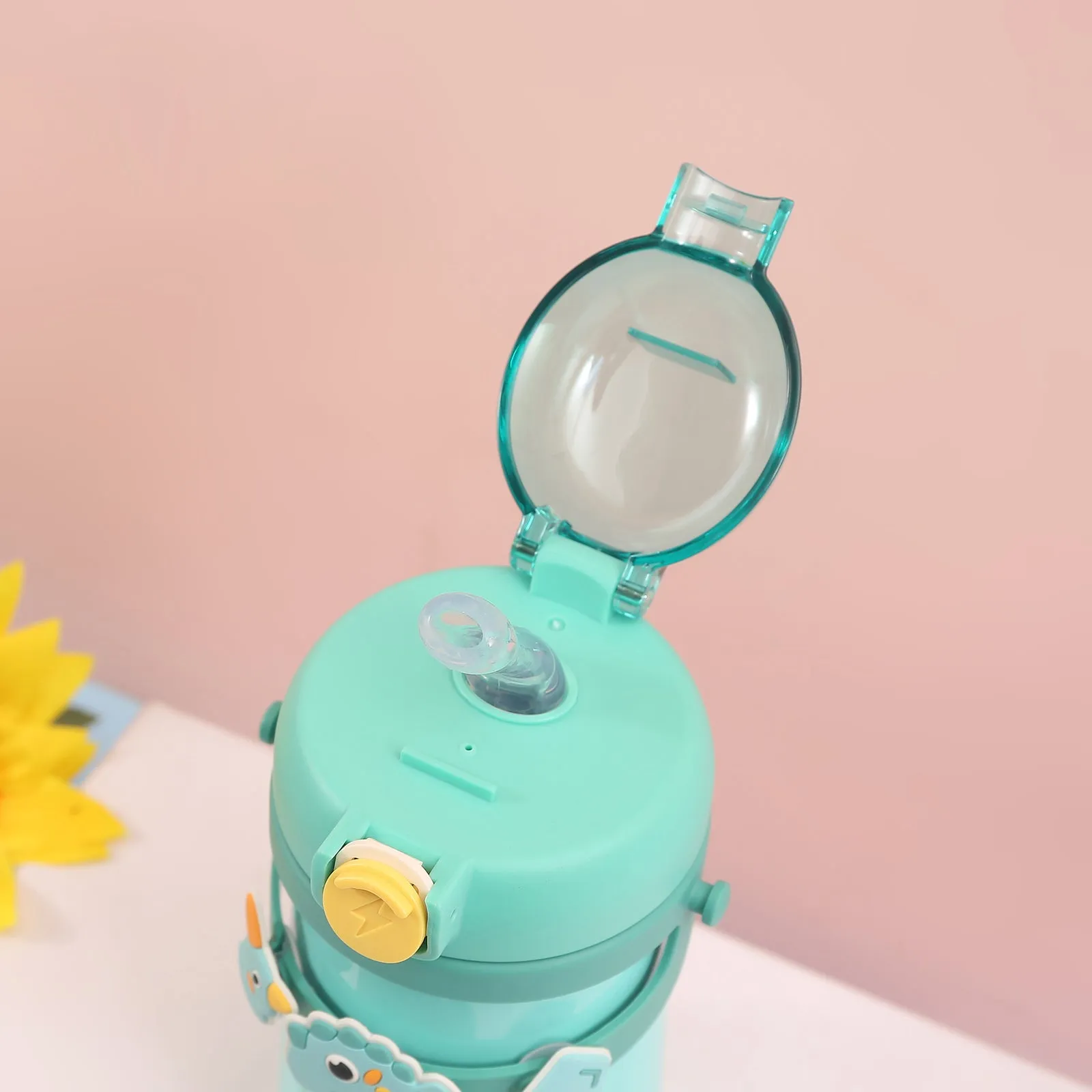 Colorful Bottle For Kids With An Exquisite Look For Stylish Trends