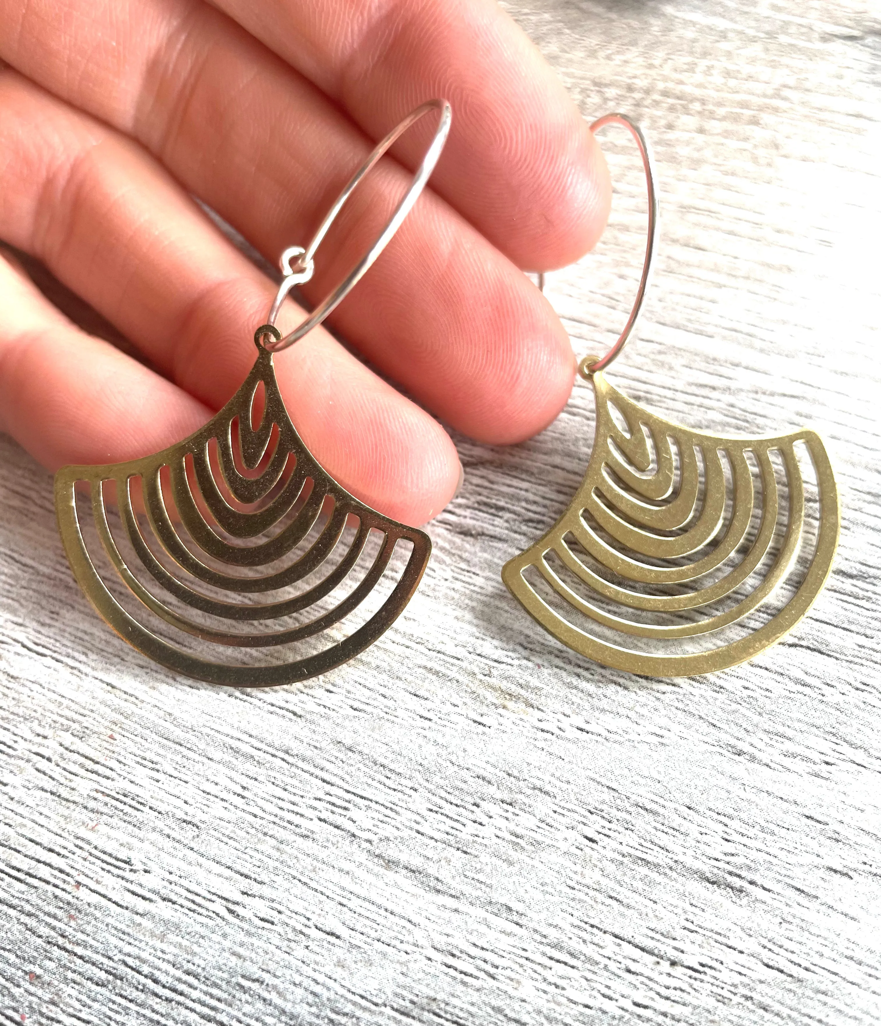 Contrast Earrings-Fans on Hoops