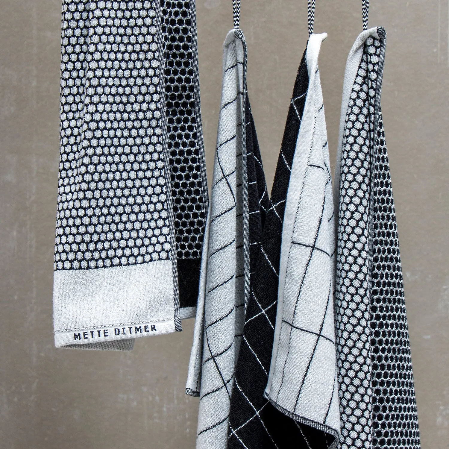 mette ditmer | tile stone hand towel | black   off white - DC