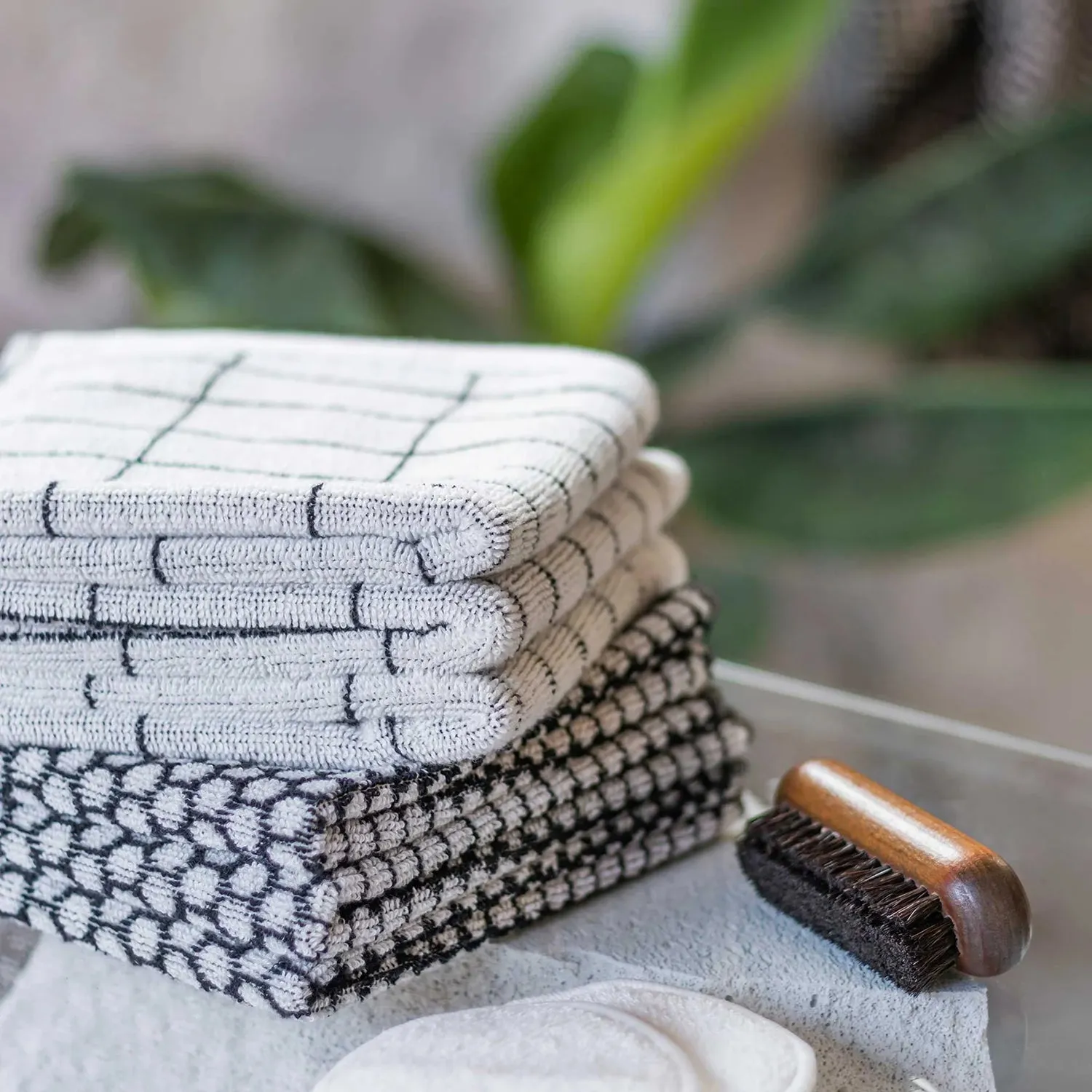 mette ditmer | tile stone hand towel | black   off white - DC