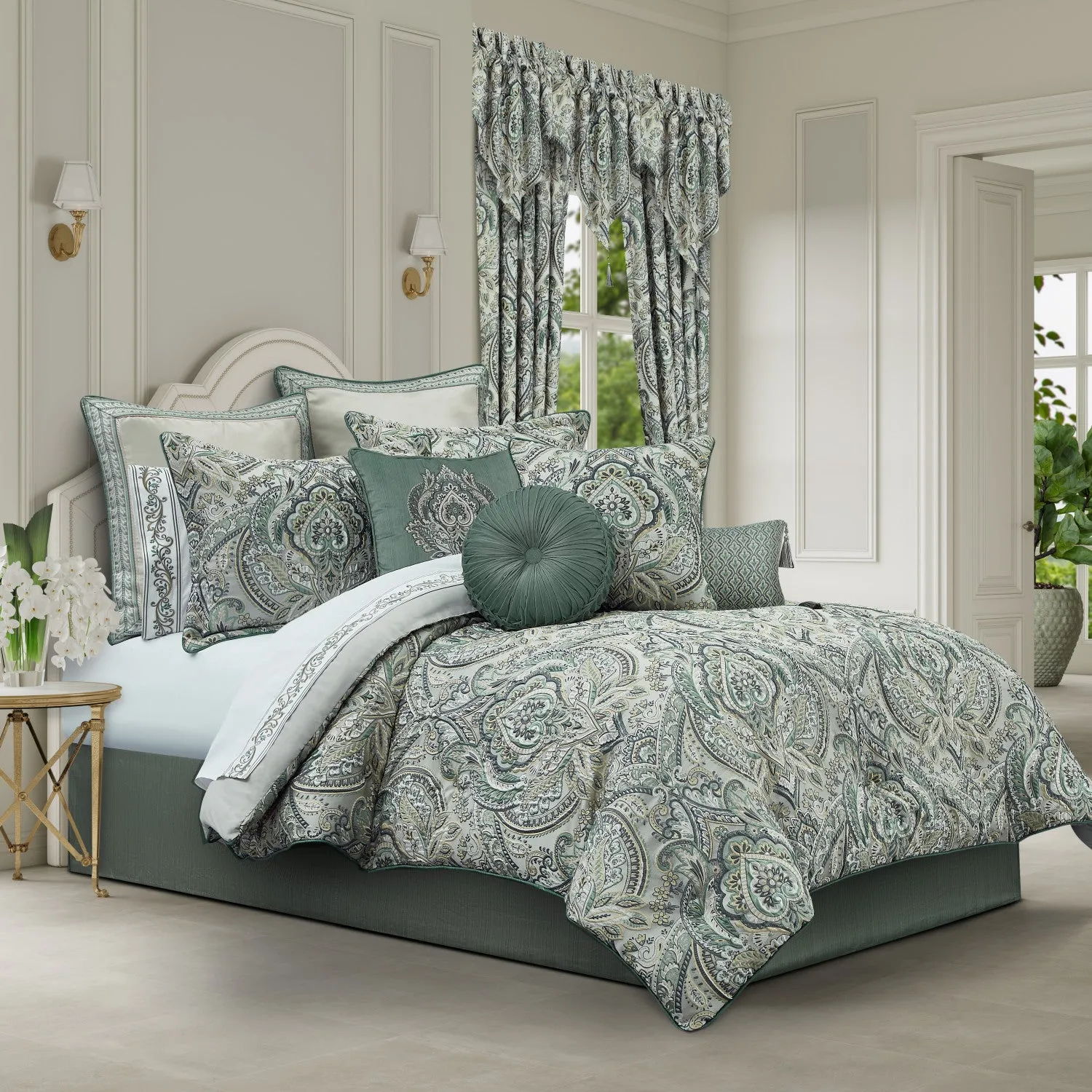 Nico Comforter Set