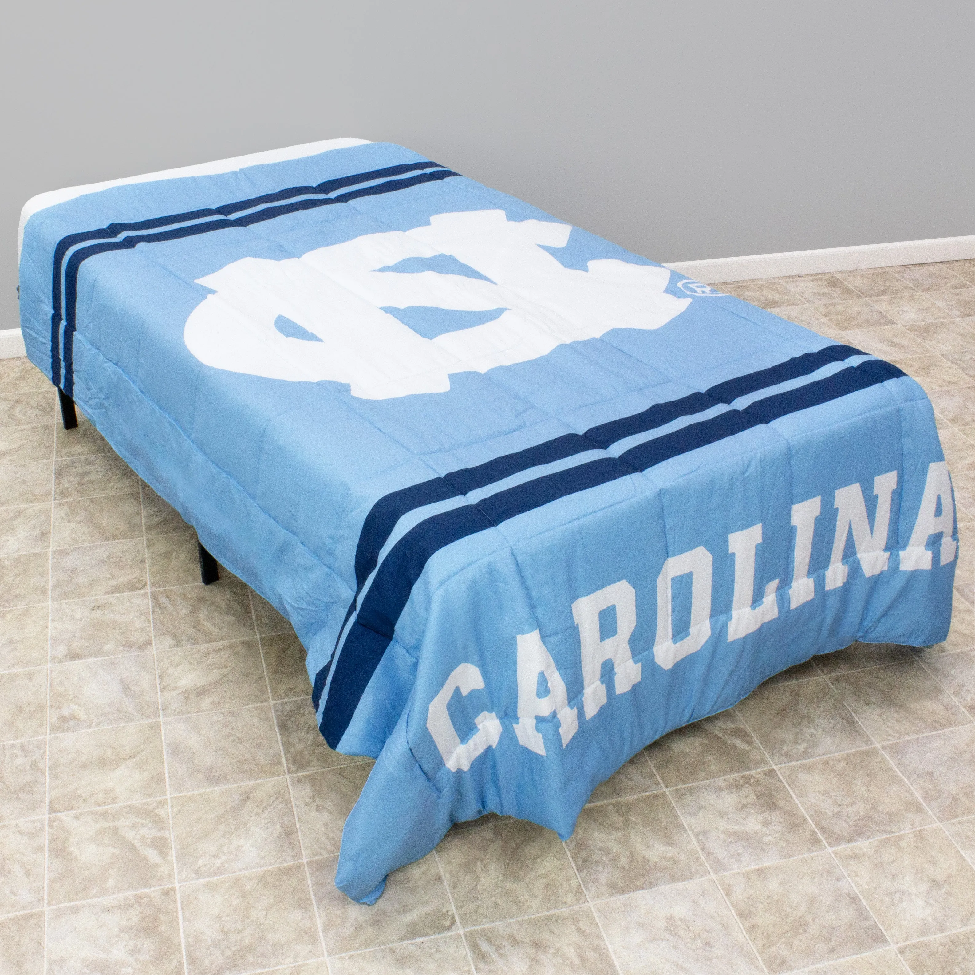 North Carolina Tar Heels Reversible Big Logo Soft and Colorful Comforter