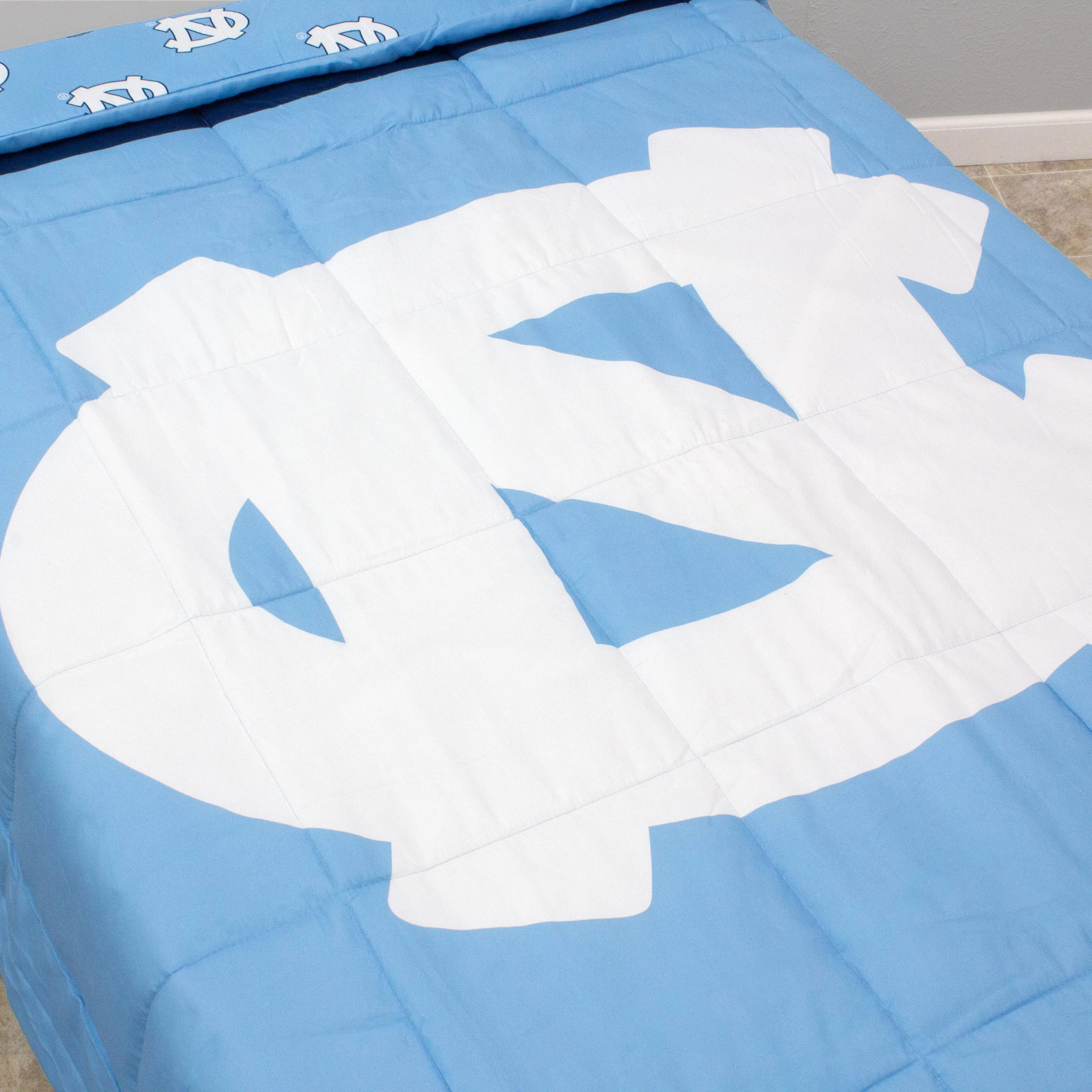 North Carolina Tar Heels Reversible Big Logo Soft and Colorful Comforter