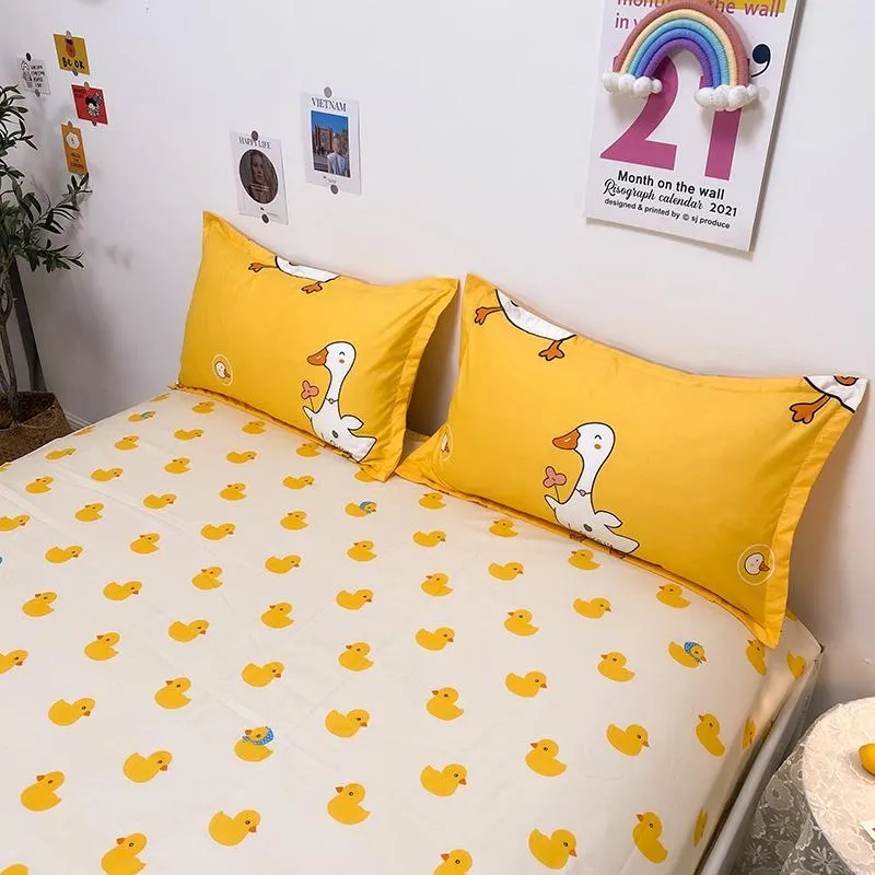 Sora the Swan Yellow & White Bedding Set